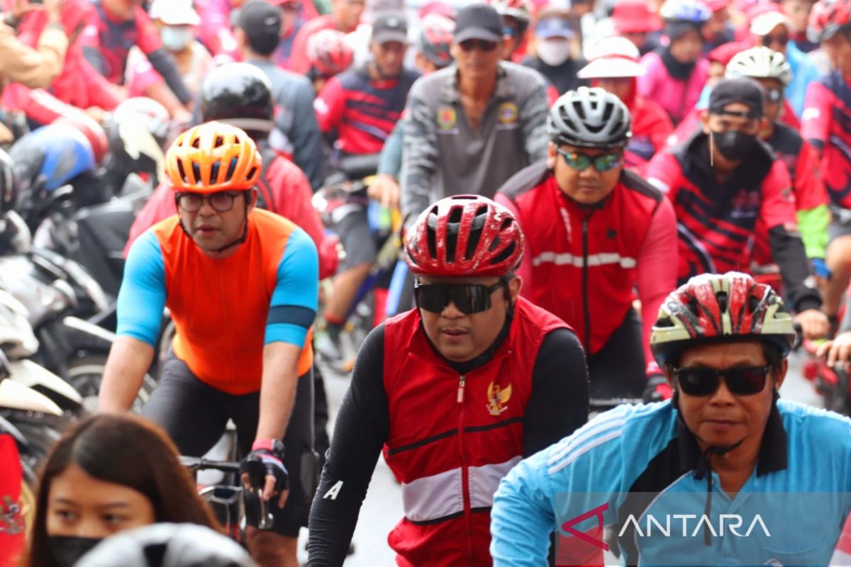 Hasto ikuti "Banteng Gowes Kemerdekaan" di Pontianak