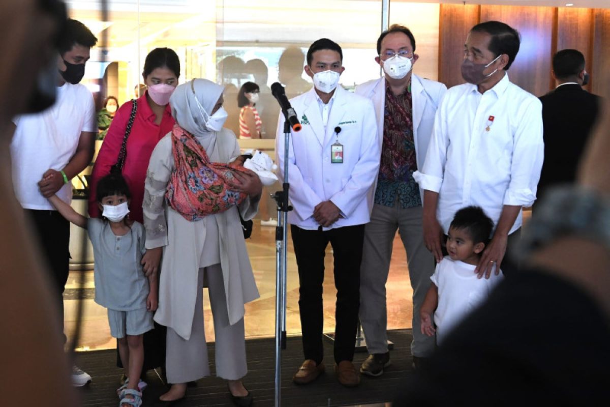 Presiden Jokowi jemput cucu kelima di rumah sakit