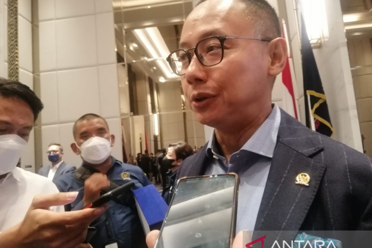 Anggota DPR menilai pencabutan PPKM berdampak positif pada ekonomi