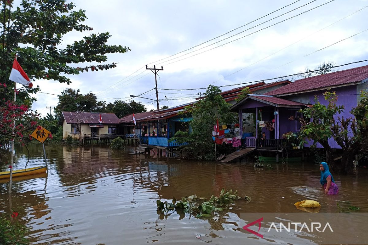 Banjir di Kapuas Hulu berangsur surut, warga waspadai banjir susulan