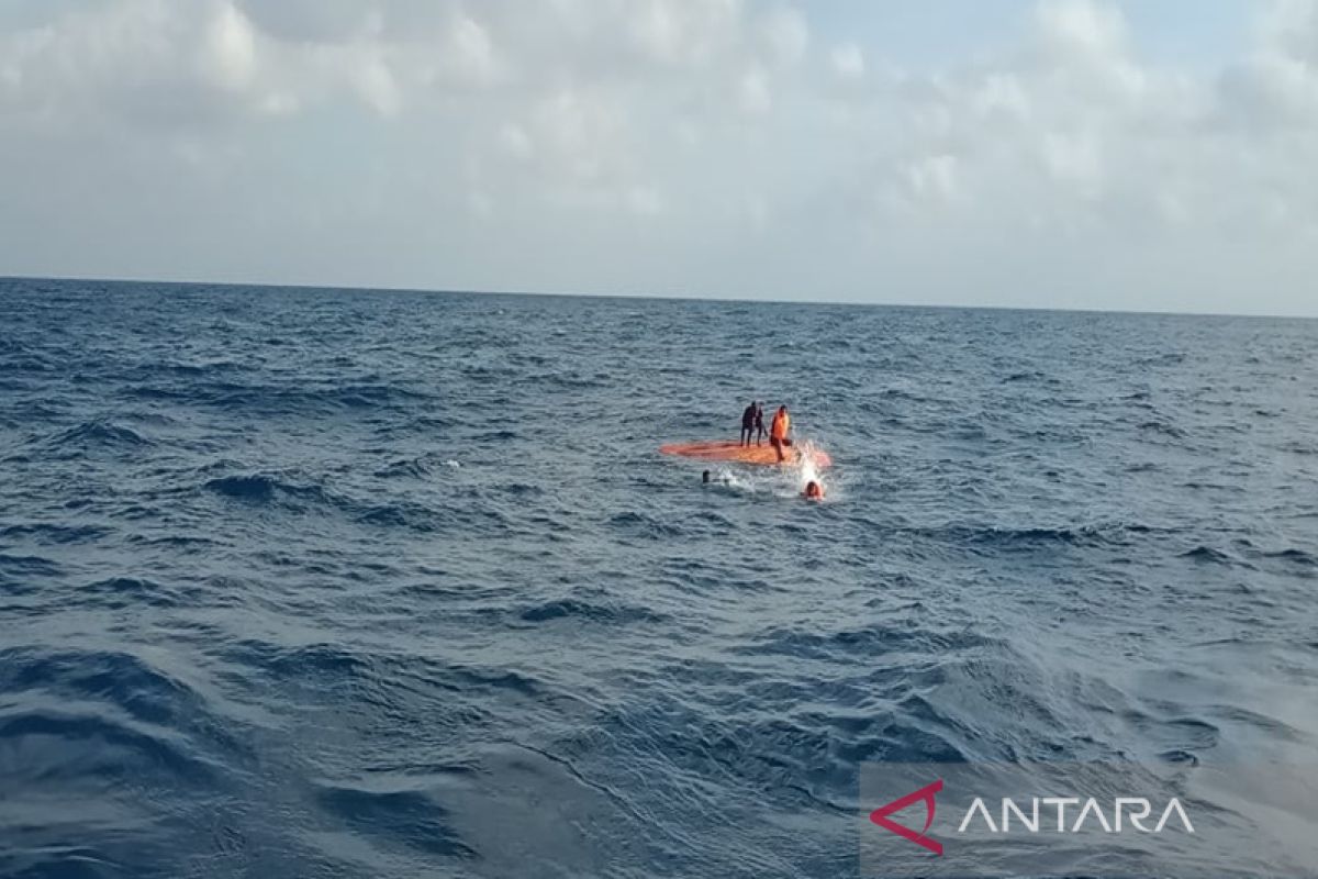 PT DLU evakuasi korban kapal tenggelam