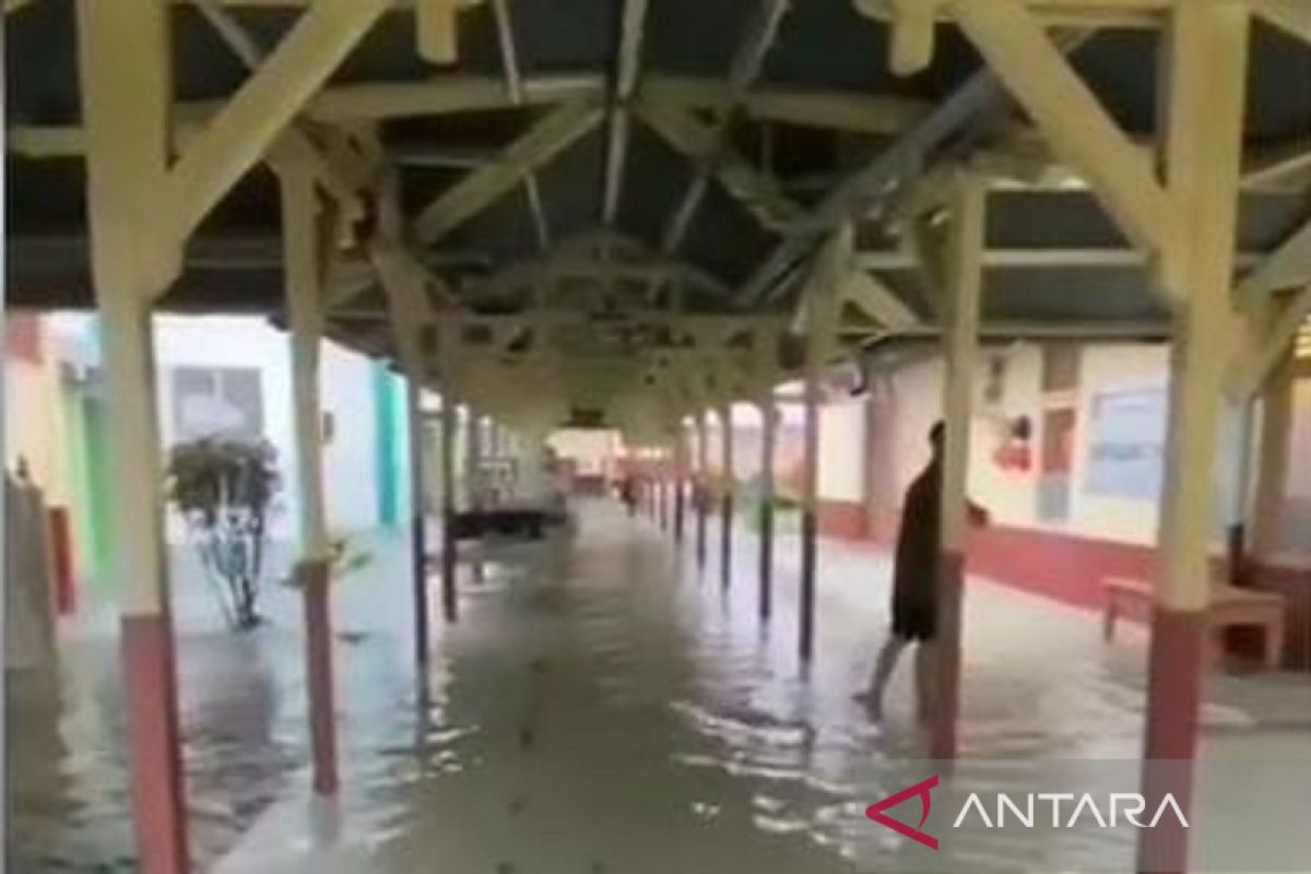 Bangsal RSUD Abdul Azis Singkawang terendam banjir