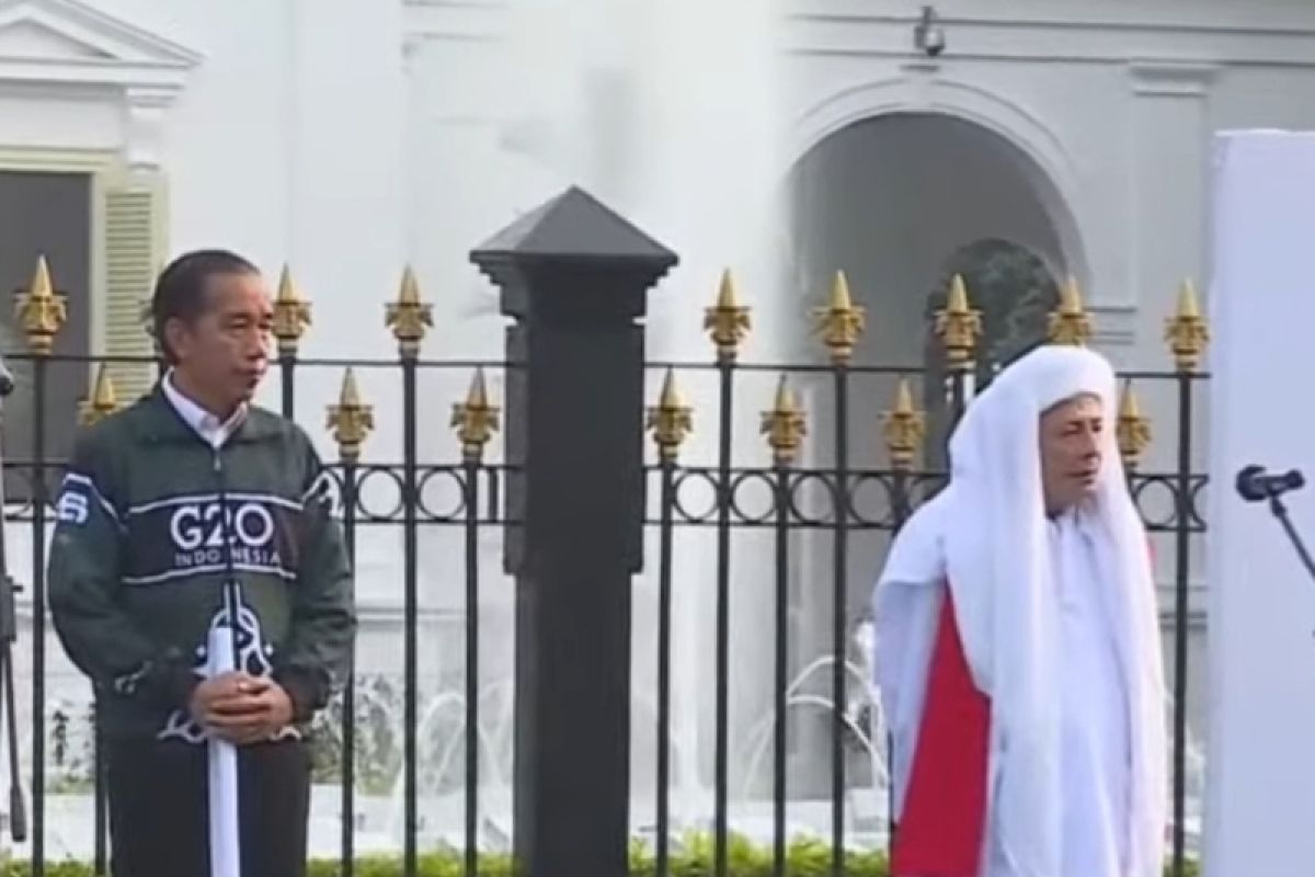 Presiden Jokowi lepas Kirab Merah Putih dari depan Istana Merdeka pada Minggu pagi