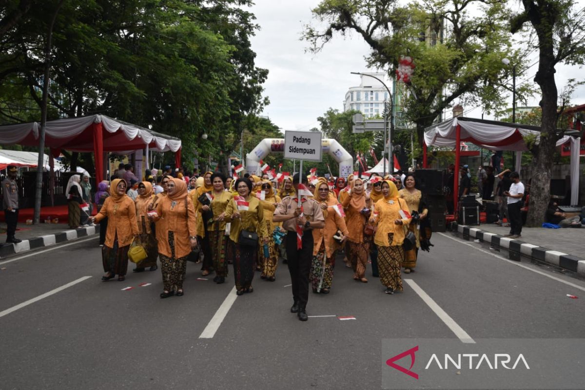 PKK Padang Sidempuan hadiri Gebyar Kebaya Nasional di Medan