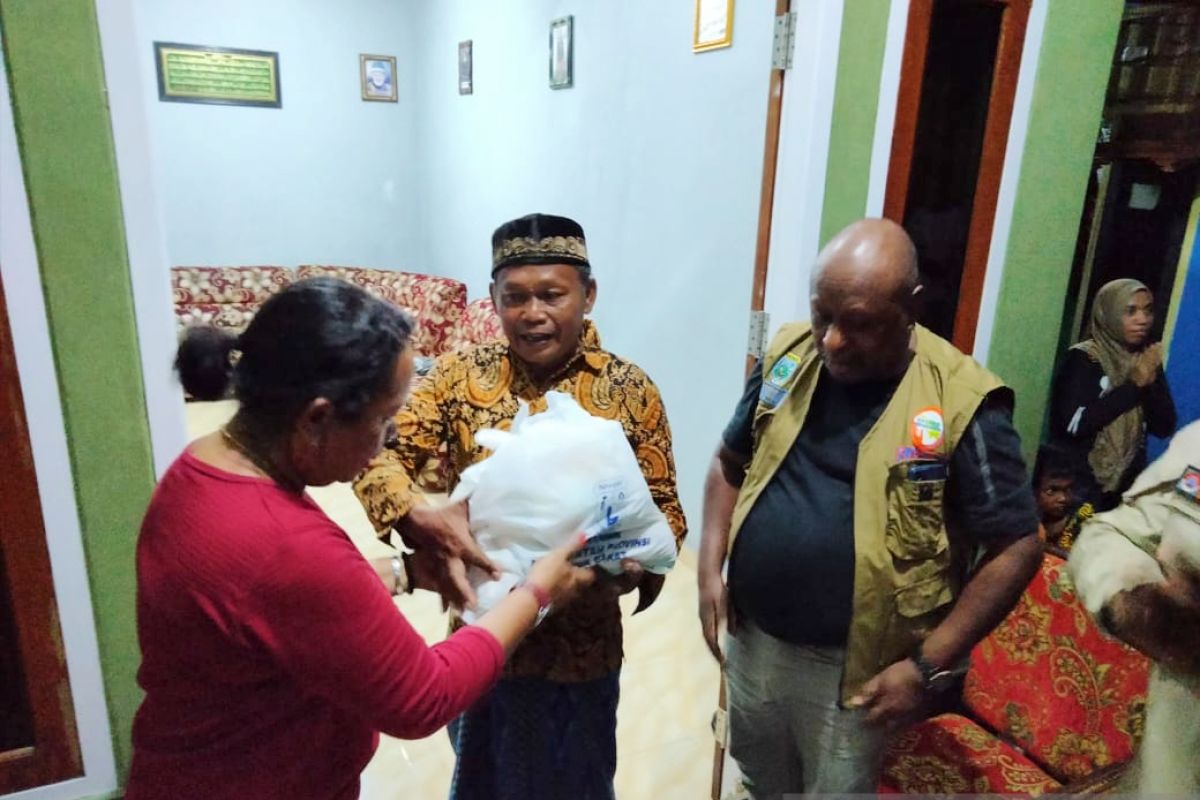 BPBD salurkan bantuan sembako dari Gubernur untuk korban banjir Sorong