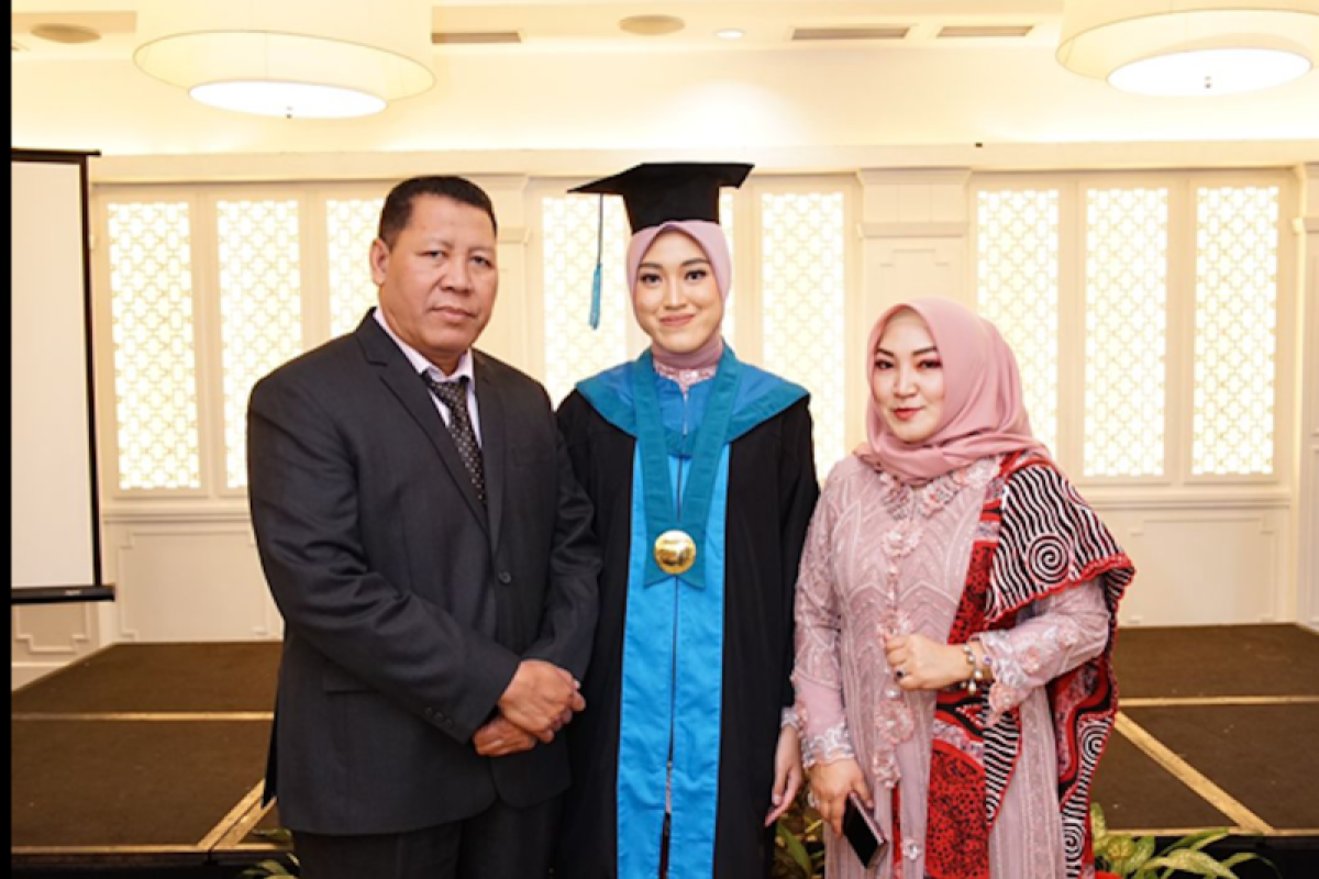 Malisya Deslilian lulus Fakultas Kedokteran Unisba pada usia 20 tahun