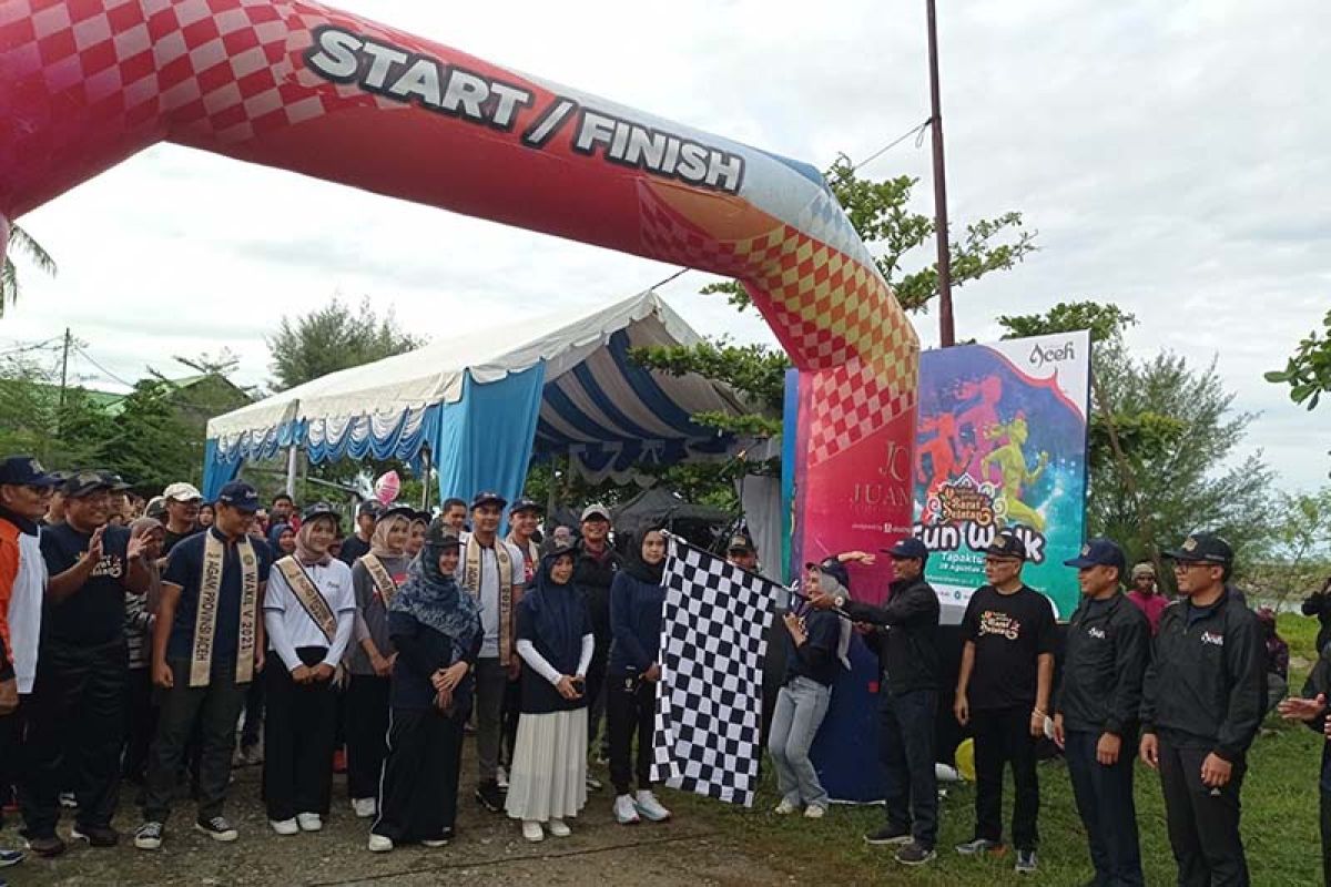 Bupati Aceh Selatan Lepas peserta jalan santai Festival Barat Selatan