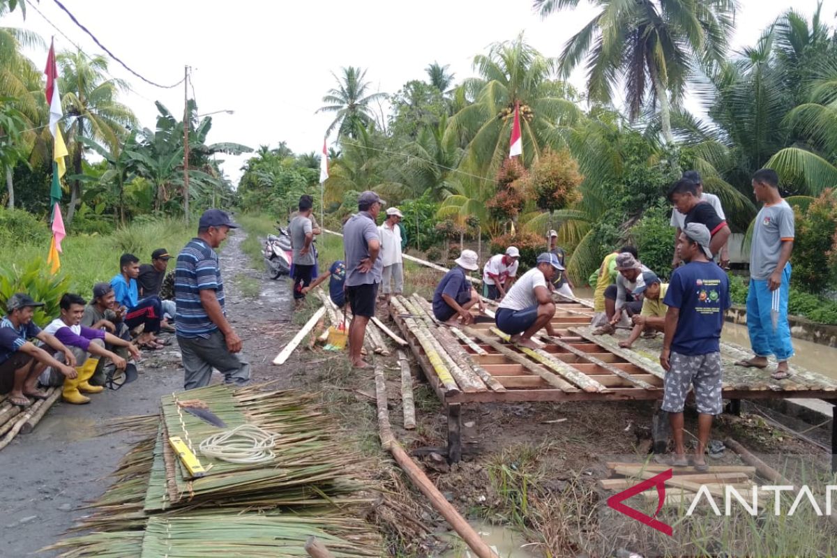 Desa Sabaran membangun semangat gotong - royong dimulai dari RT