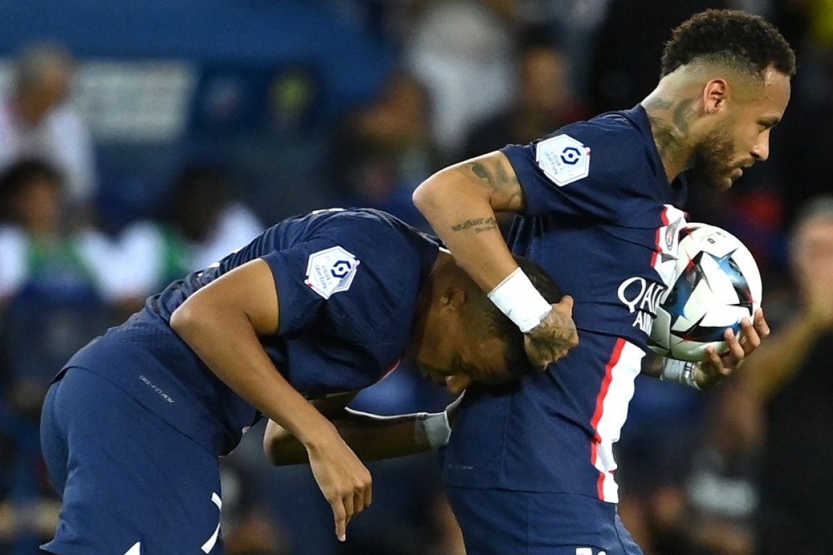 Neymar dan Kylian Mbappe bawa PSG puncaki klasemen Ligue 1 Prancis