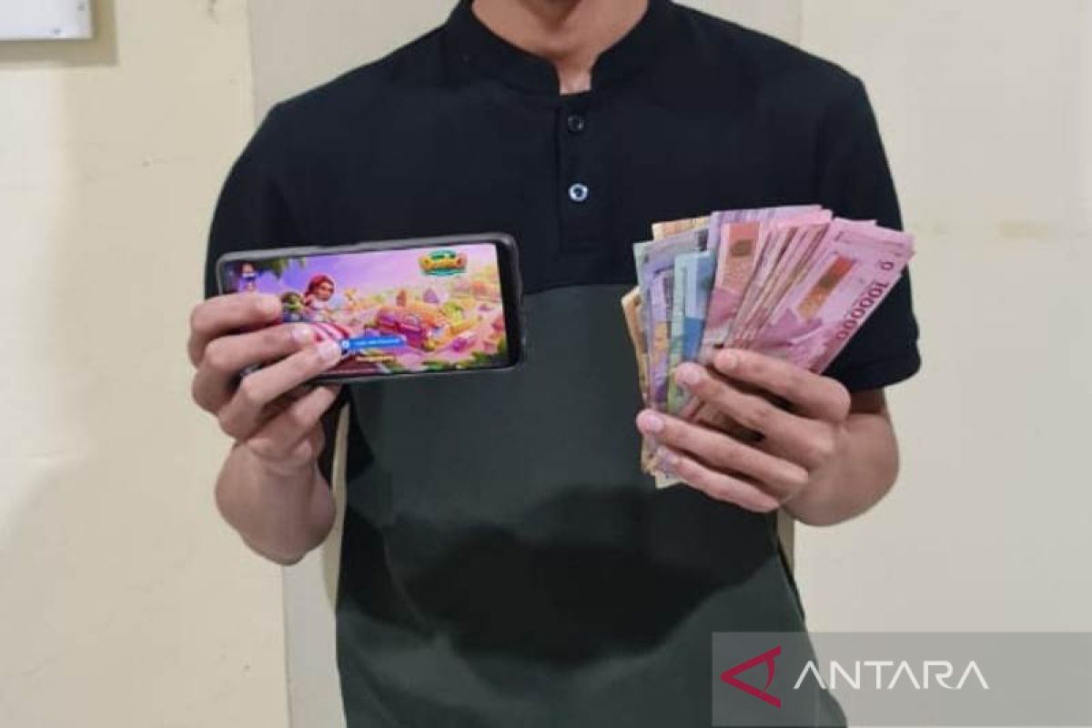Polisi tangkap oknum mahasiswa di Nagan Raya diduga  jual chip Higgs Domino