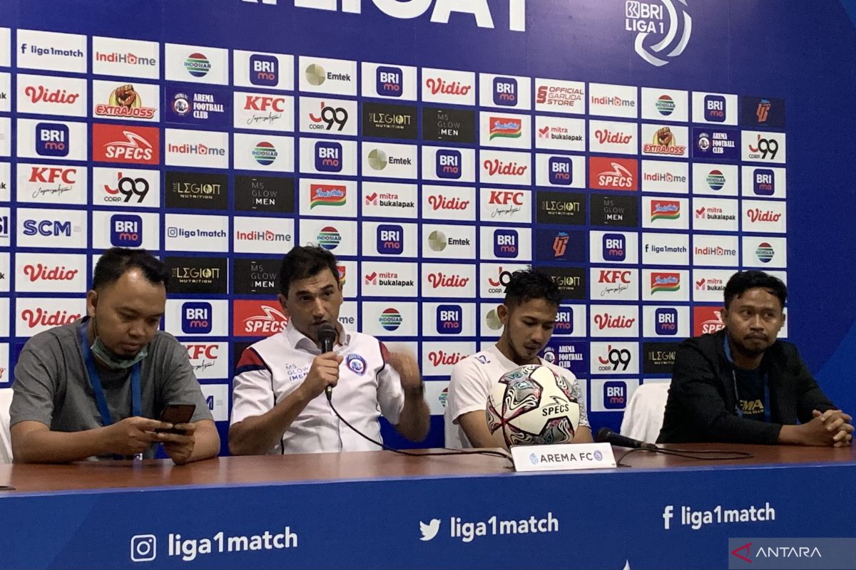 Eduardo Almeida tegaskan tetap lanjutkan melatih Arema FC