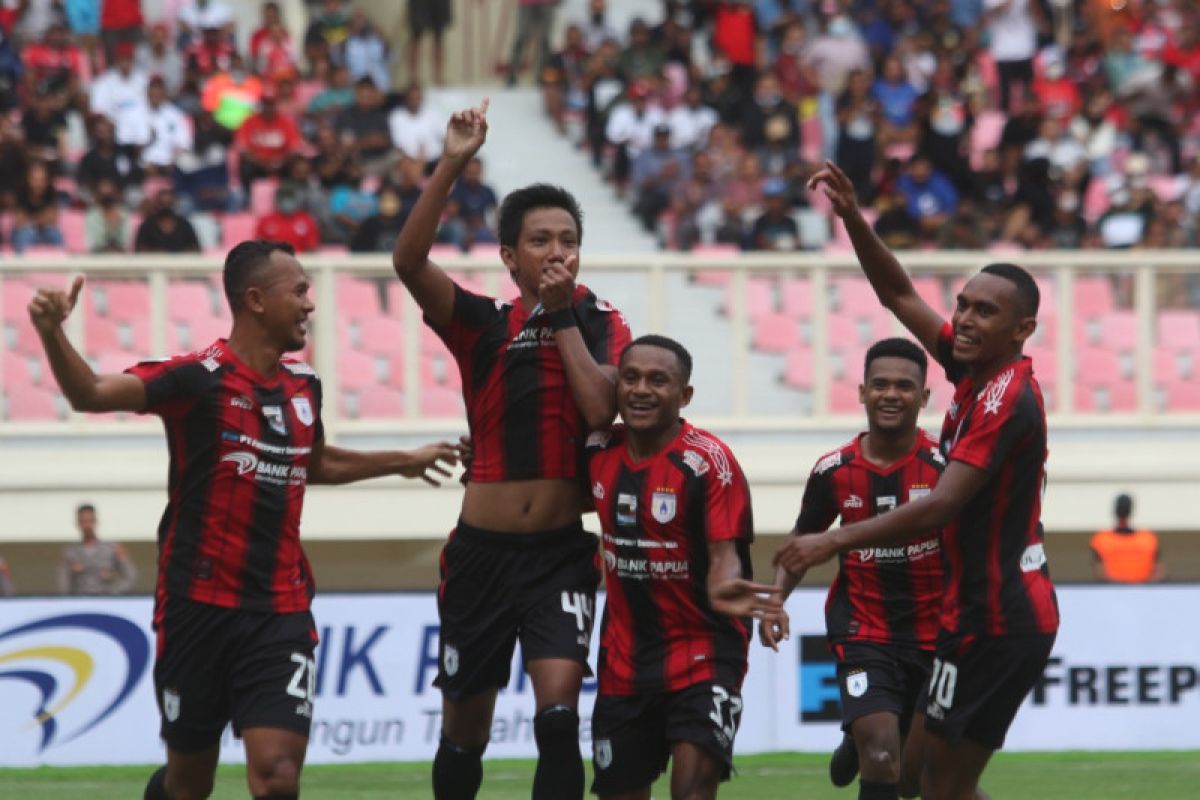 Persipura menang telak 4-0 atas Kalteng Putra FC