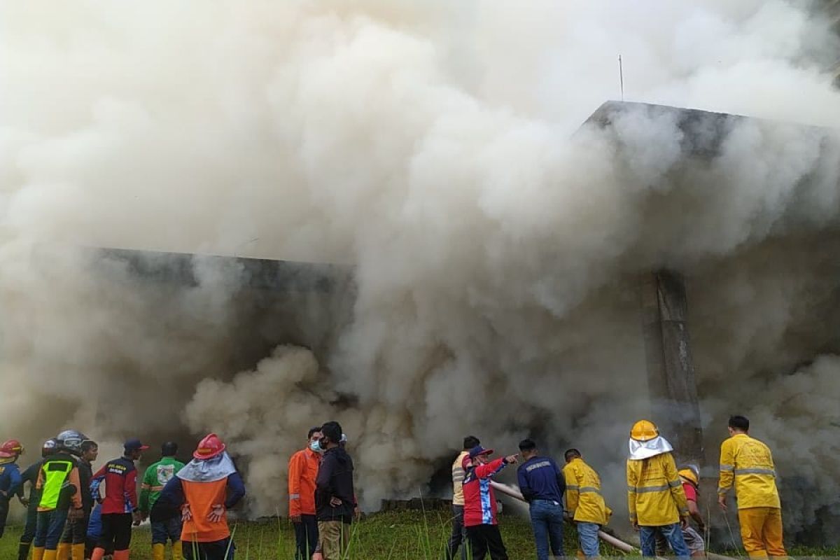 Bangunan RS Untan Pontianak mulai miring dampak terbakar