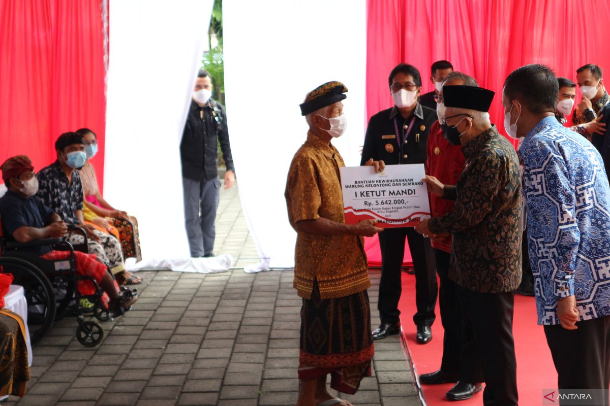Wakil Presiden serahkan bantuan sosial bagi warga Kabupaten Badung