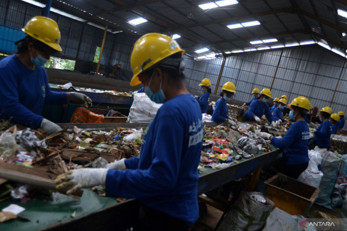 Gubernur Bali sebut masalah pengelolaan sampah jadi urusan bersama