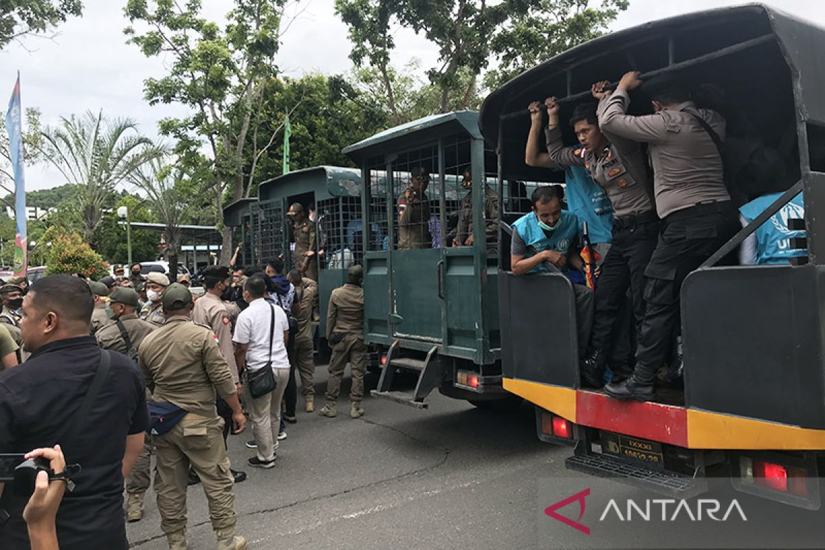 Satgas PPLN bubarkan aksi demo pencari suaka di Batam