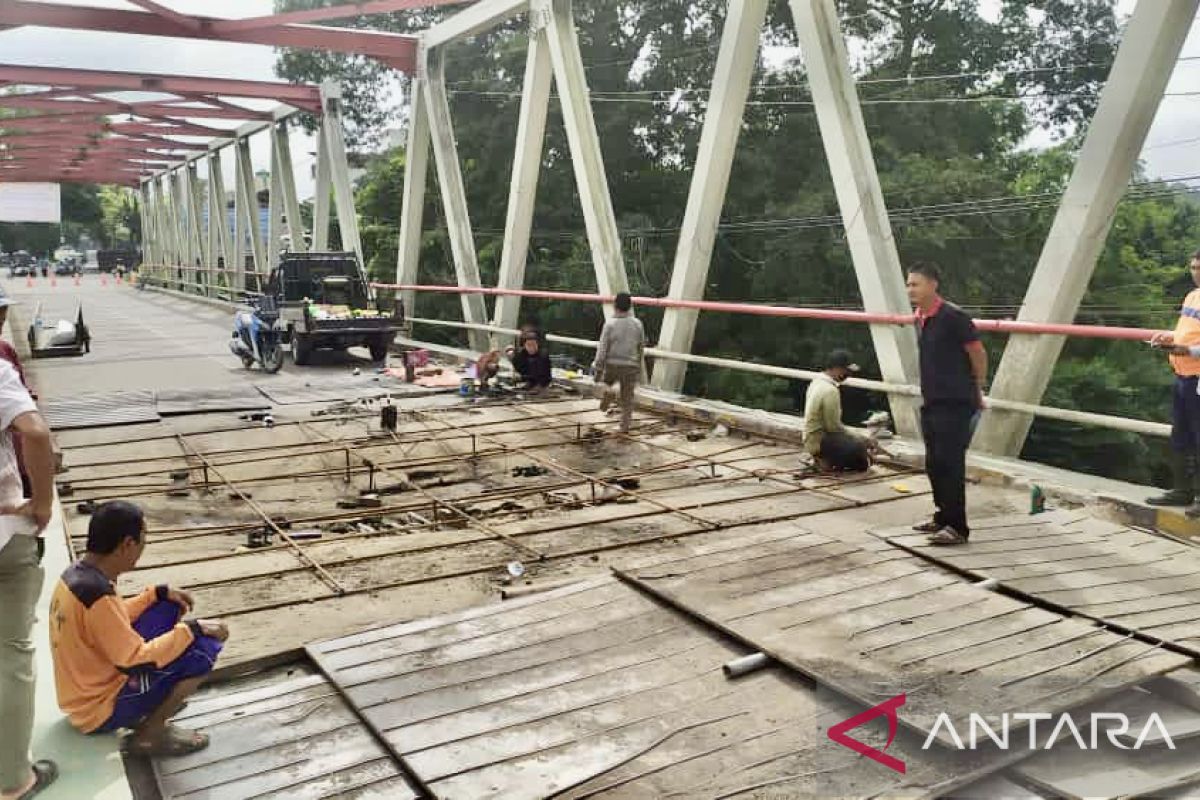 Perbaikan sementara Jembatan Paringin dijadwalkan selesai besok