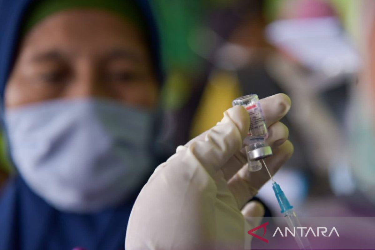 41 persen warga  lansia di Sumatera Utara sudah dapat vaksinasi penguat
