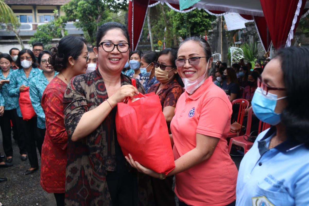 PKK Tabanan adakan aksi sosial di dua kecamatan