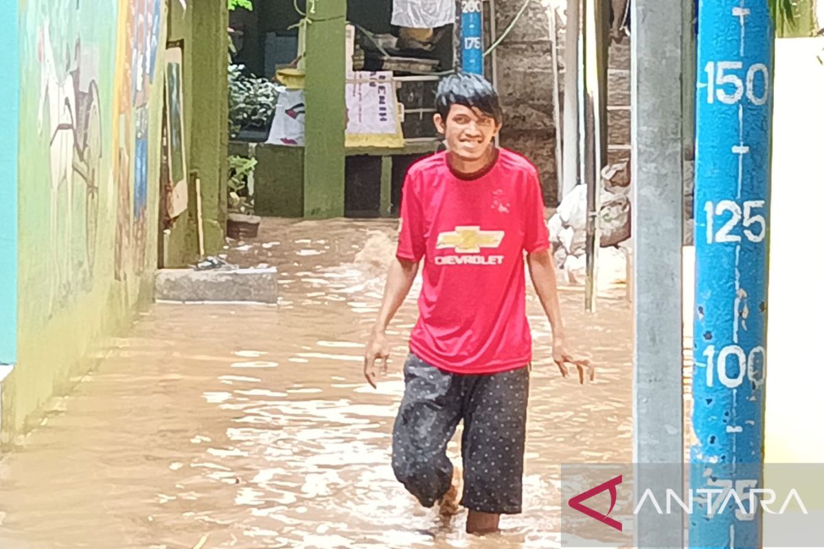 Banjir setinggi 120 sentimeter rendam permukiman warga di Kebon Pala