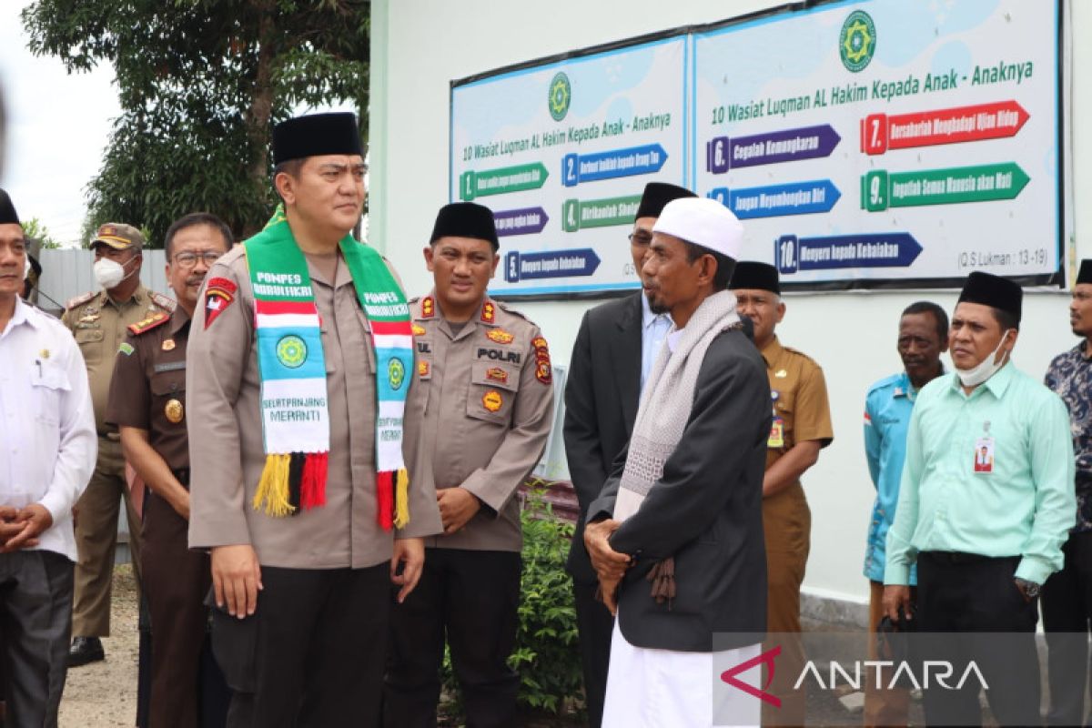 Sambangi Ponpes Darul Fikri di Meranti, Kapolda Riau minta didoakan