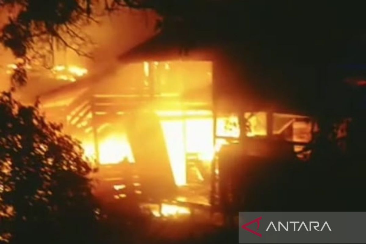 Eks gudang mebel di Desa Pamait Barsel ludes terbakar