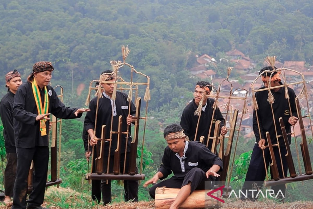 'Angklung Gubrak' warisan budaya Bogor digunakan untuk tarik wisatawan