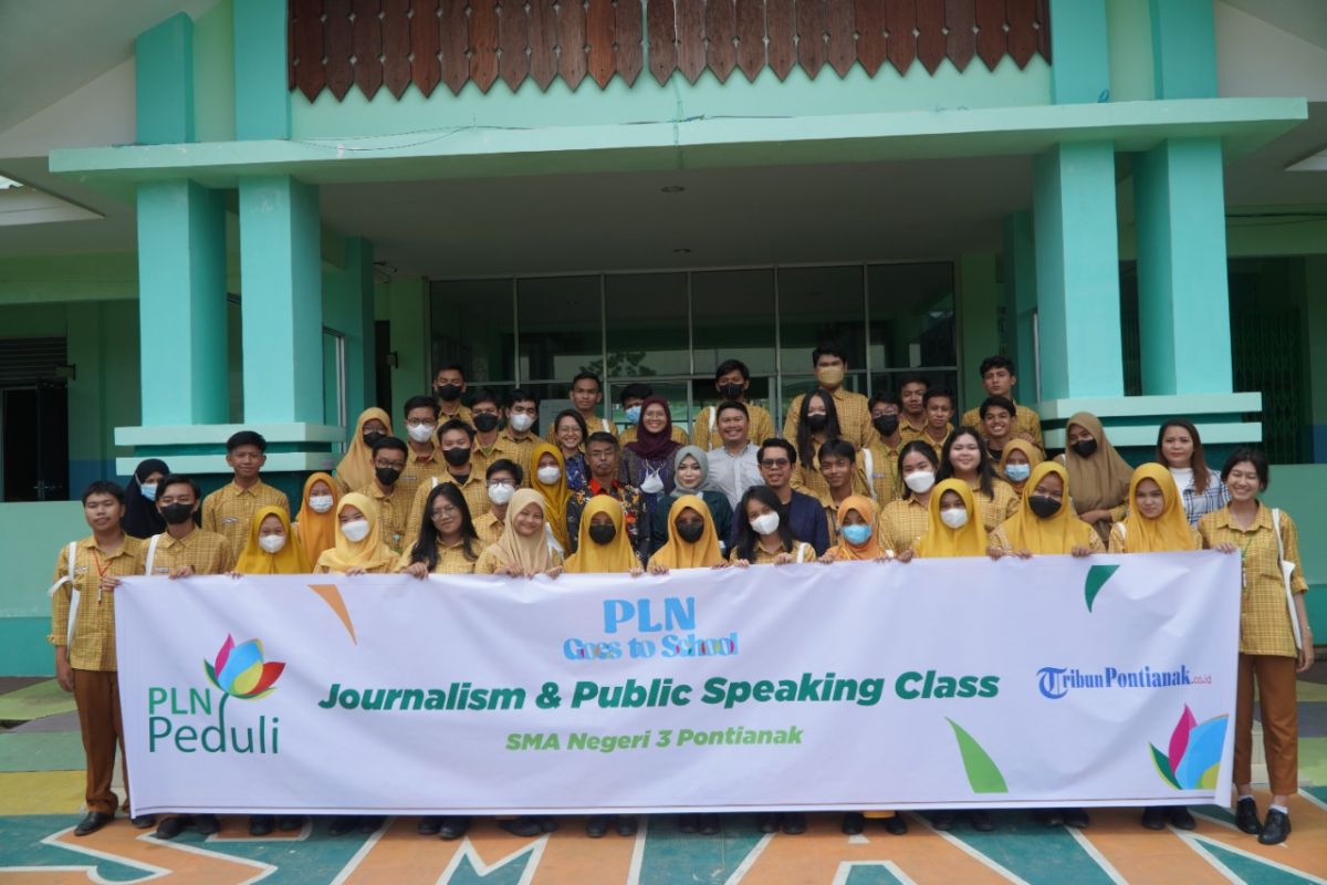 PLN bekali siswa SMA skill jurnalisme dan public speaking
