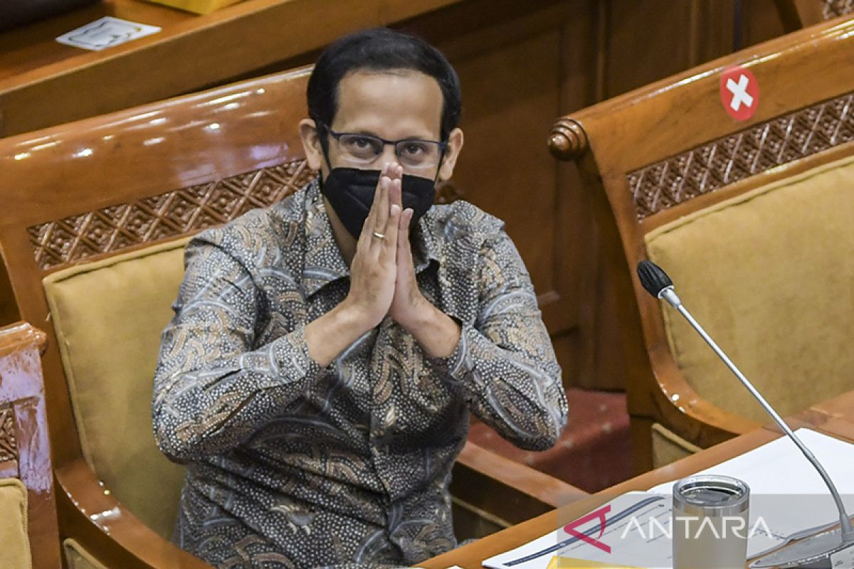 Mendikbudristek Nadiem Anwar Makarim dan keluarga positif COVID-19