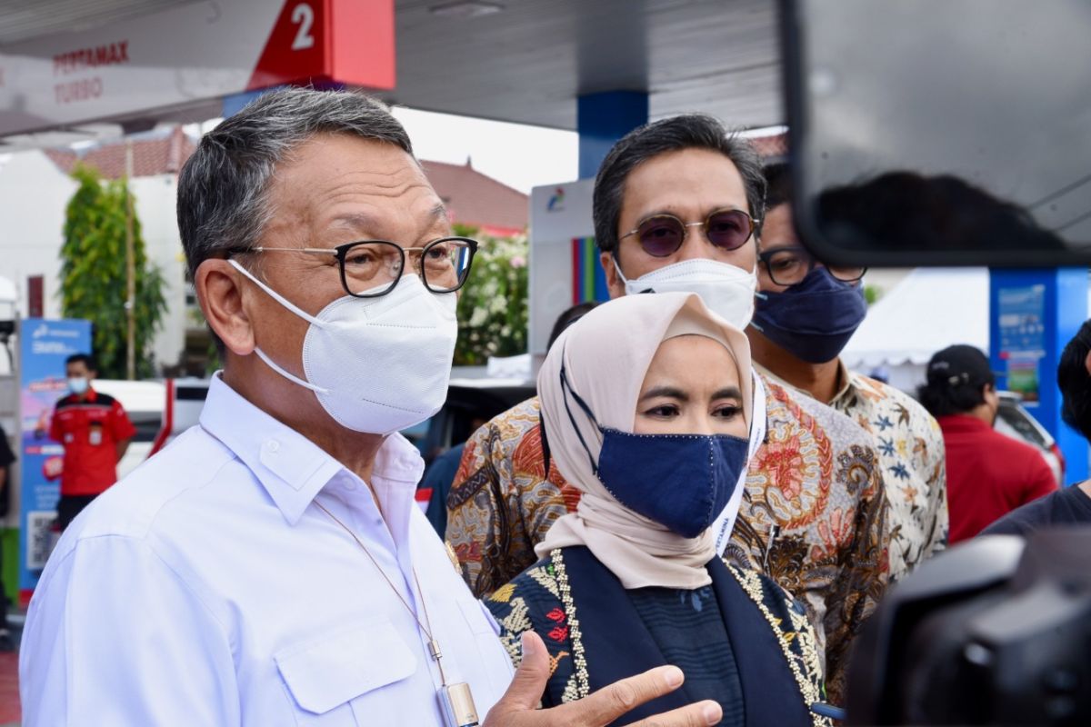 Minister reviews Pertamina's electric vehicle infrastructure in Bali
