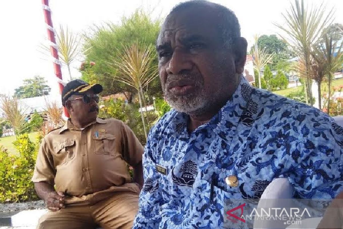 Bengkel kayu Disperindag Biak merekrut 25 pemuda asli Papua