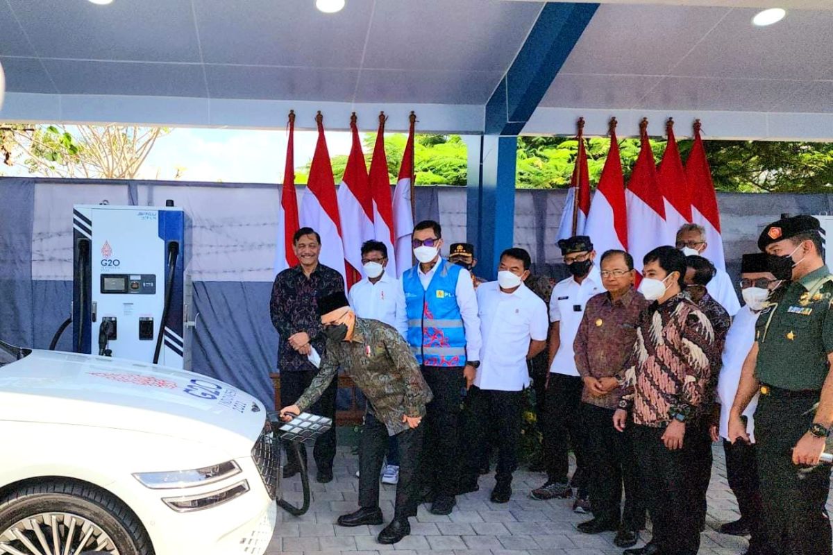 Wapres Ma'ruf Amin tinjau kesiapan SPKLU di Nusa Dua