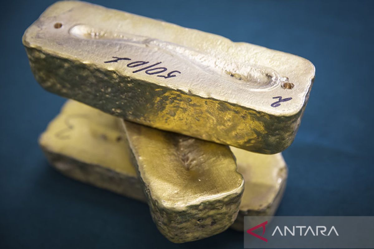 Emas jatuh 9,70 dolar tertekan oleh dolar AS yang lebih kuat