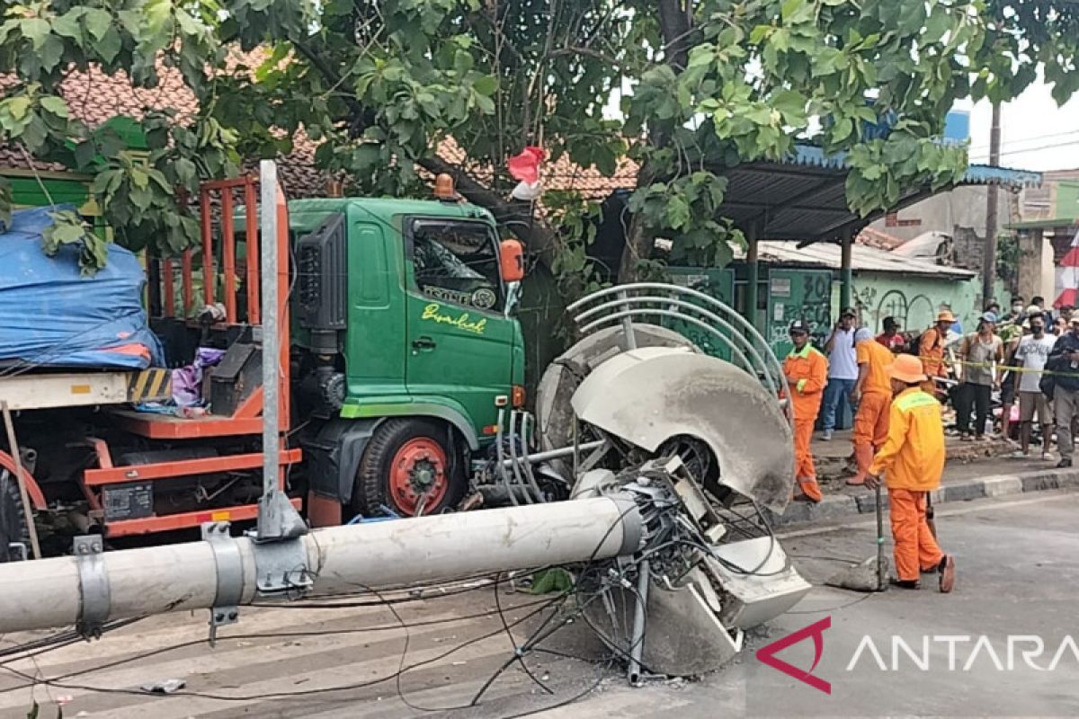 Kecelakaan maut truk trailer, 10 orang tewas