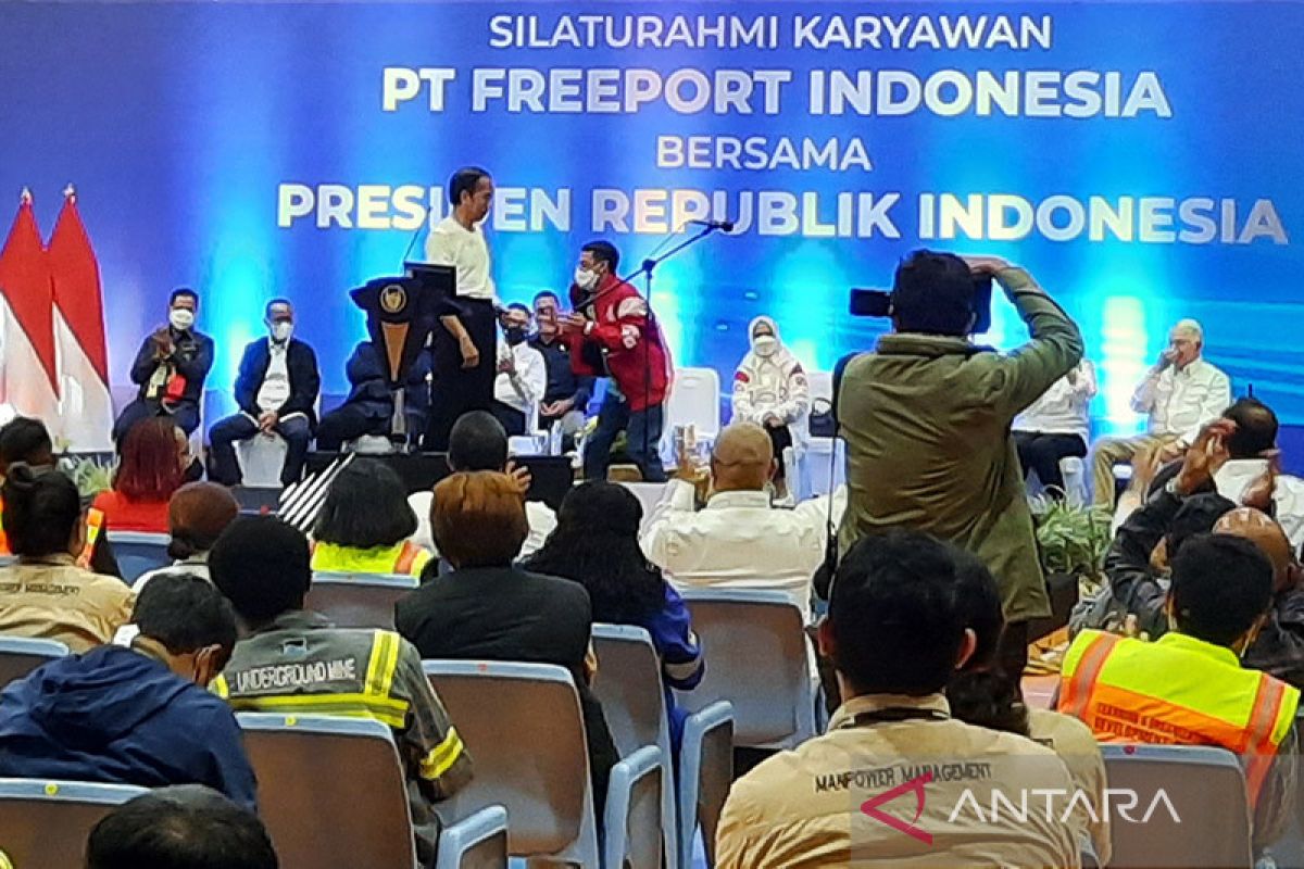 Presiden bahas SDM Papua hingga jaket saat sambangi Freeport