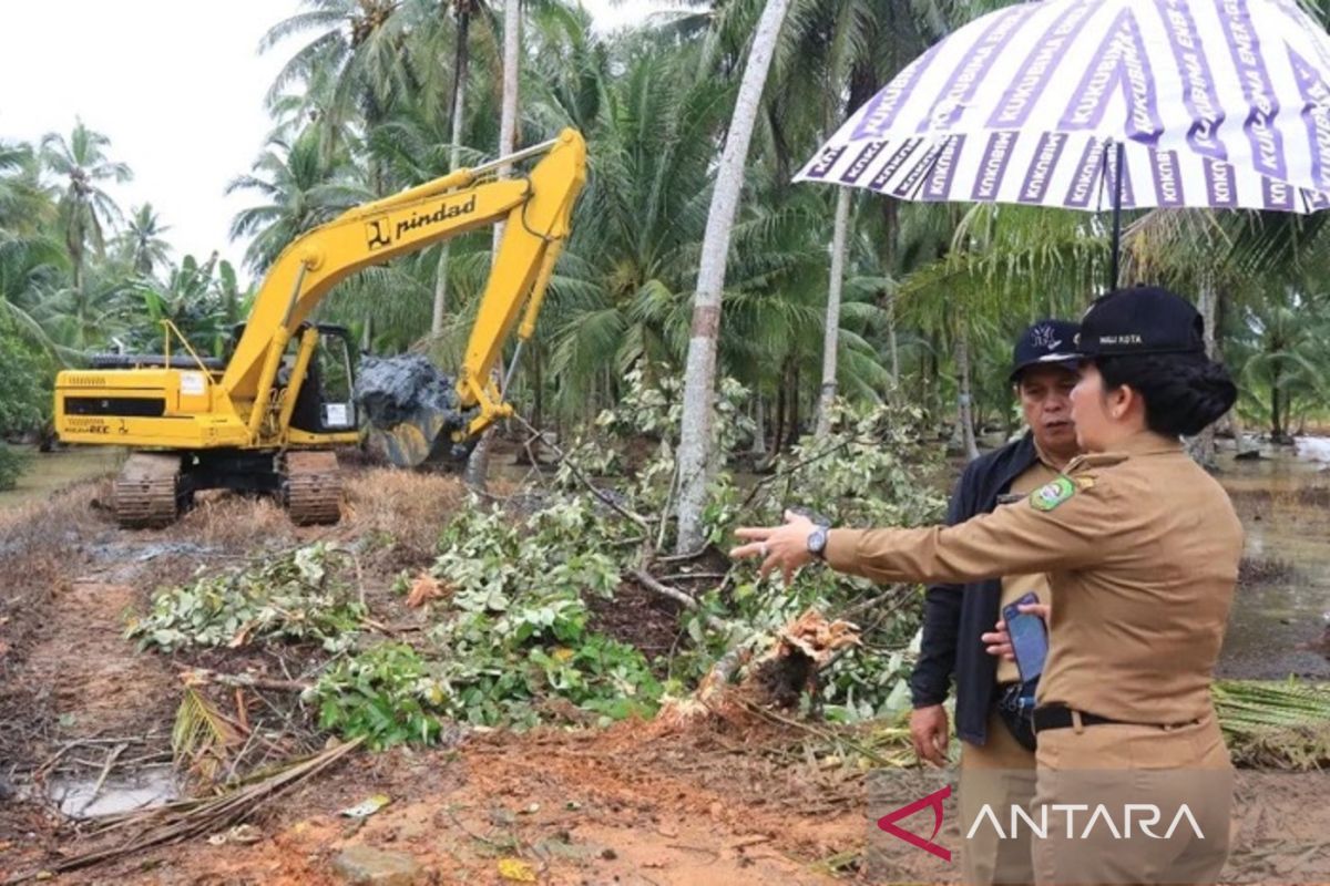Pemerintah Kota Singkawang melakukan normalisasi sungai cegah banjir