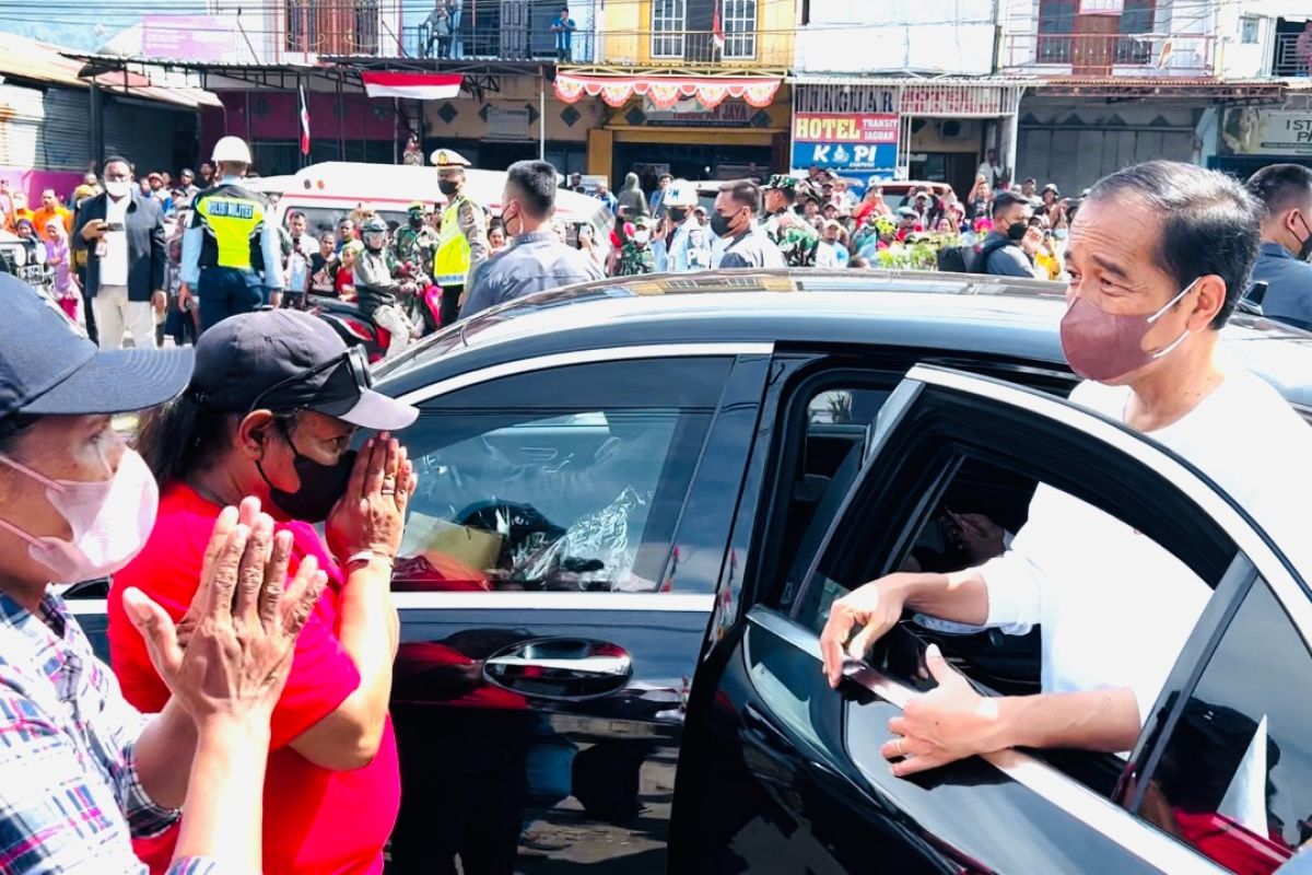 Presiden berdialog dengan demonstran untuk solusi sekolah di Sentani