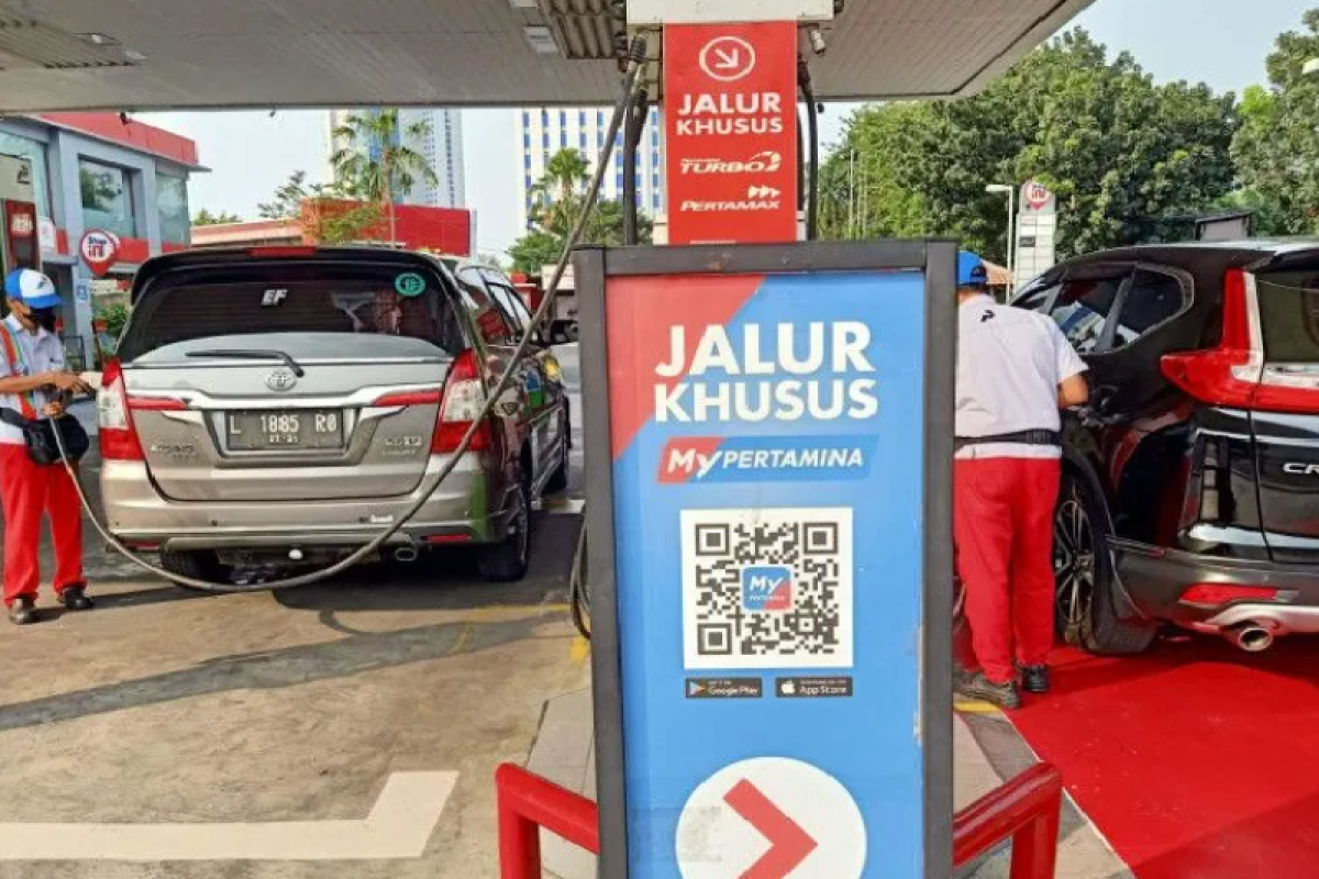 Penyesuaian harga BBM dinilai bisa kurangi beban subsidi energi