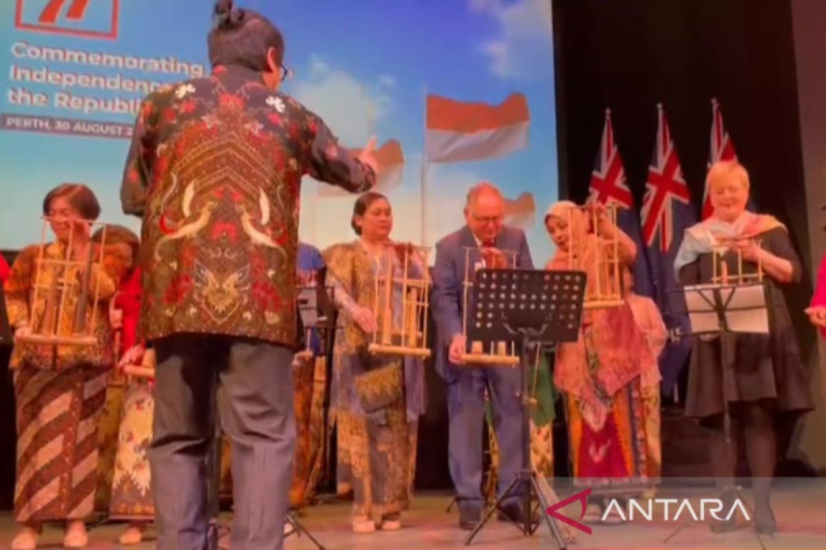 Dharma Wanita KJRI Perth ajak Mendikbud Australia Barat main angklung