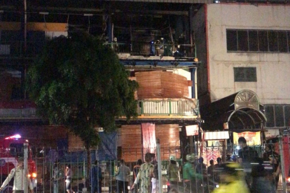 Toko pakaian di Blok 6 Pasar Senen terbakar