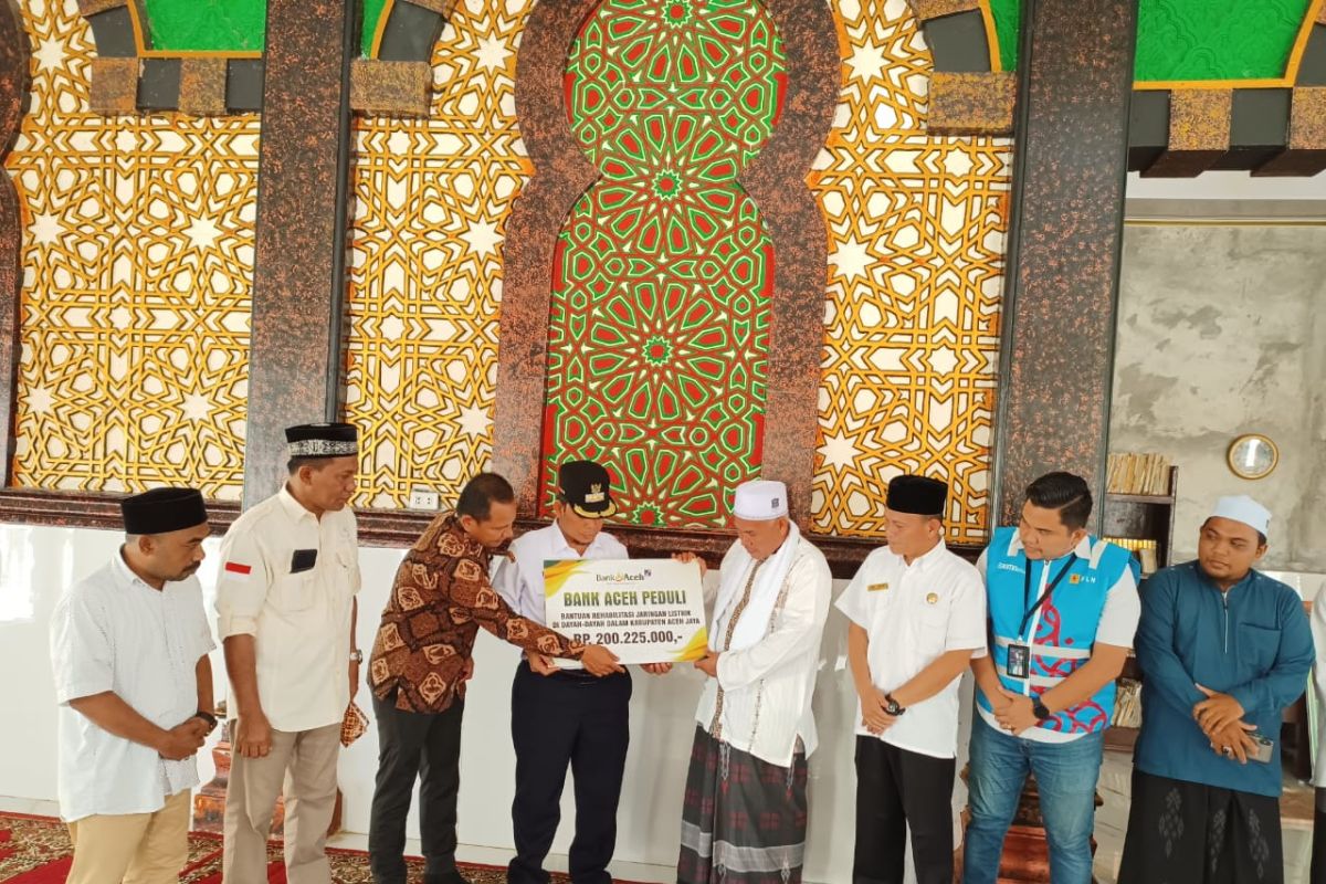 Cegah kebakaran di Dayah, Pj Bupati Aceh Jaya serahkan bantuan rehabilitasi instalasi listrik