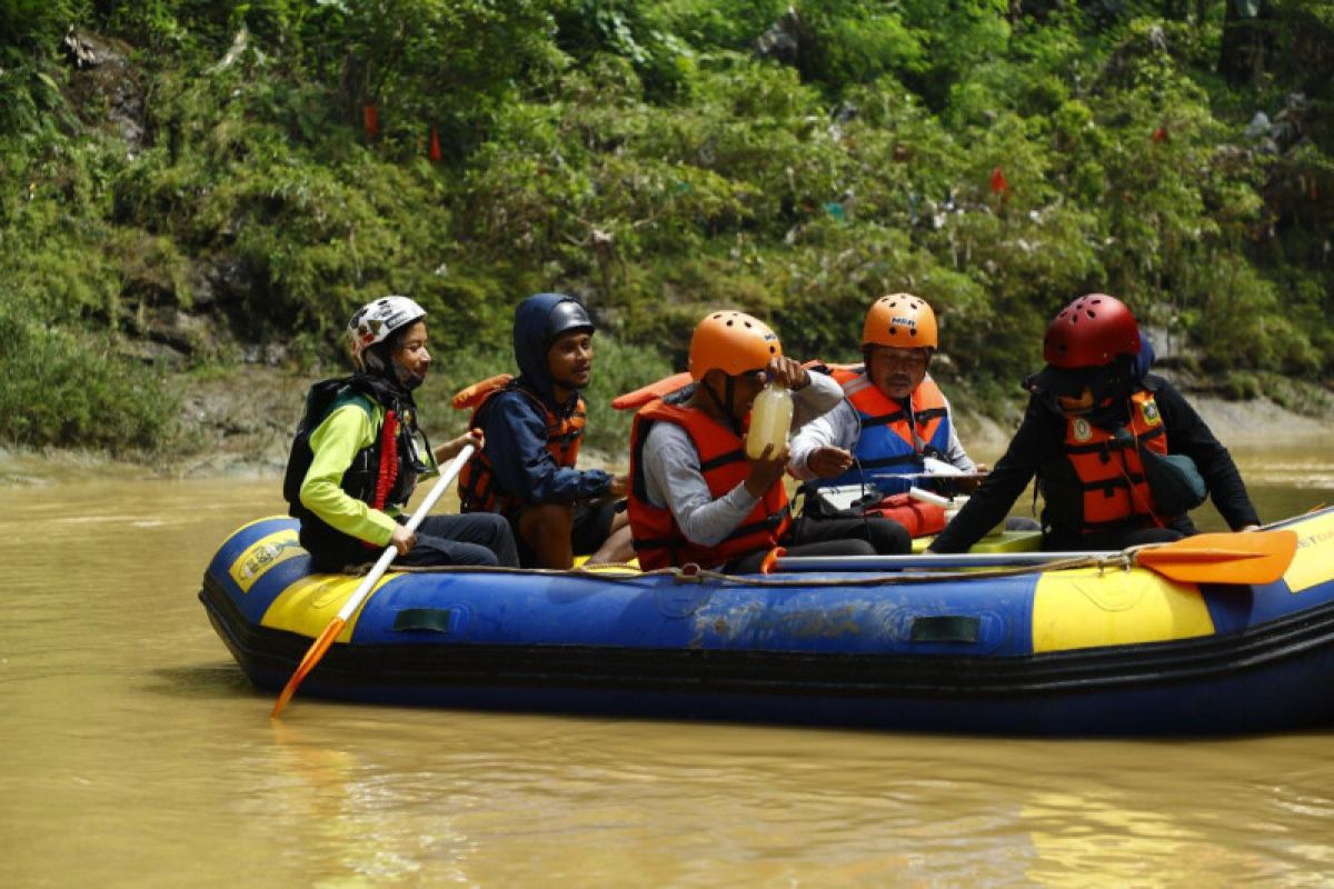 DLH Bogor susur Sungai Cileungsi deteksi adanya pencemaran lingkungan