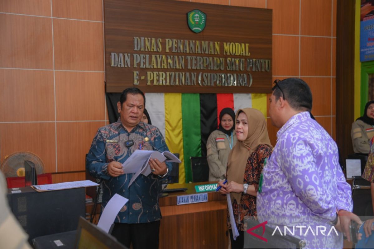 Wali Kota Padang Sidempuan  monitoring  pelayanan publik