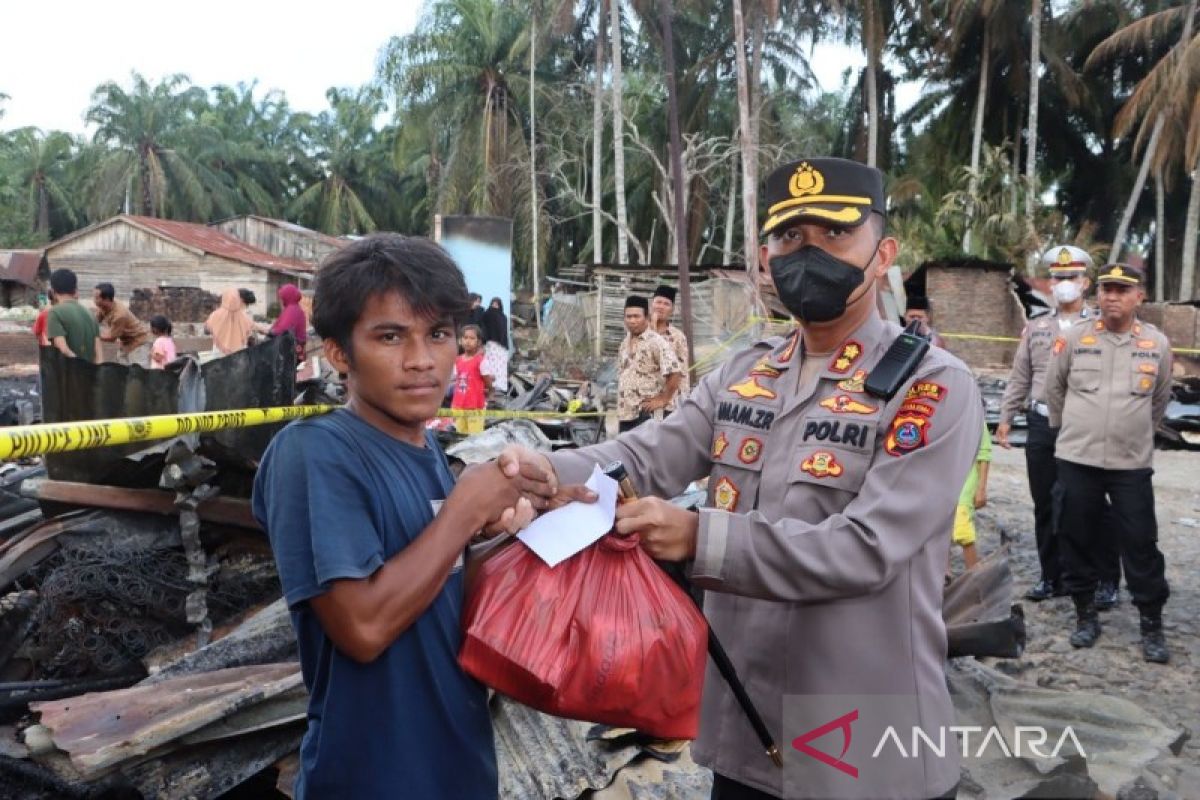 Belasan rumah dan kios di Paluta habis dilalap api, Kapolres Tapsel: Bantuan sudah disalurkan