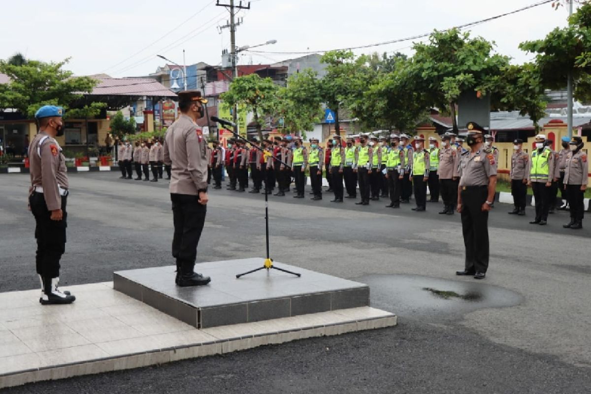 Kapolresta Deliserdang pimpin upacara kenaikan pangkat dan purna bakti personel