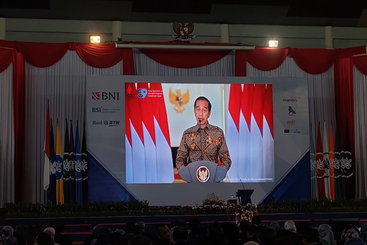 Expect IPB to be at forefront of resolving food problems: Jokowi