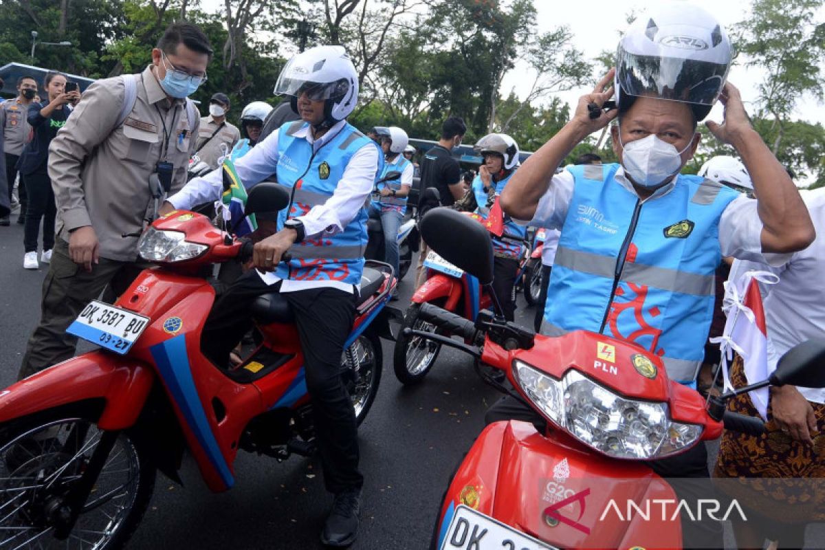 Sepeda Motor Hasil Konversi BBM Ke Listrik Ikuti Parade Di Bali ...