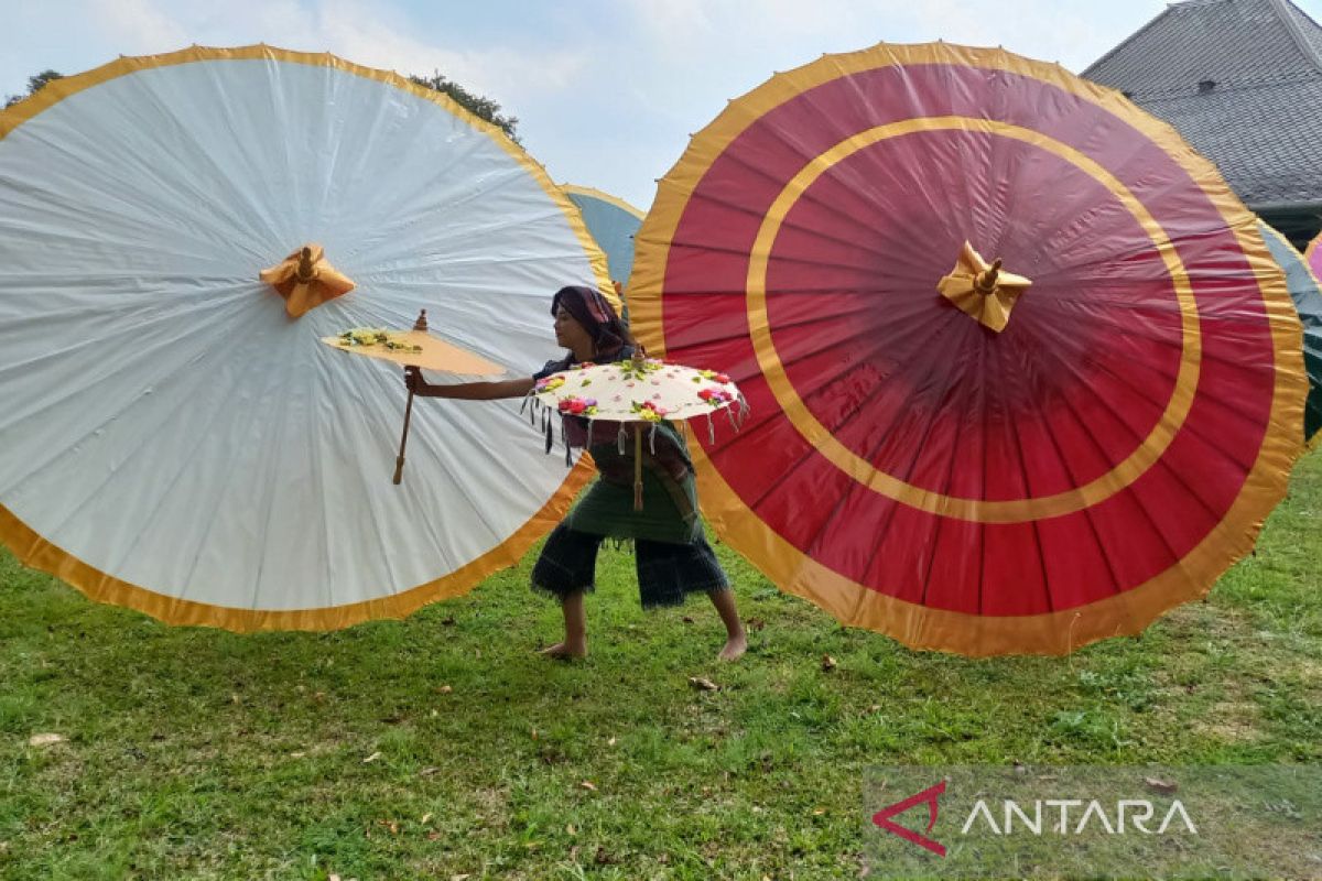 Festival Payung Solo libatkan puluhan grup seni dan komunitas kreatif