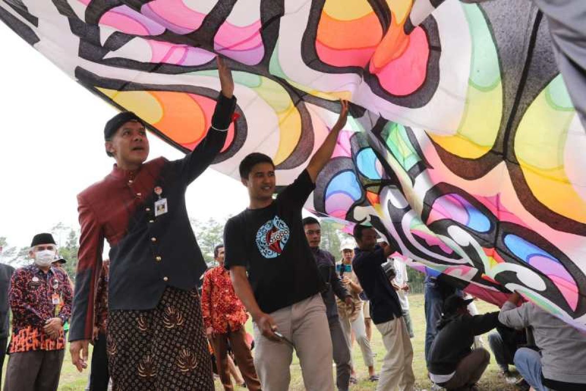 Ganjar: Festival balon udara tradisi Wonosobo perlu terus dilakukan