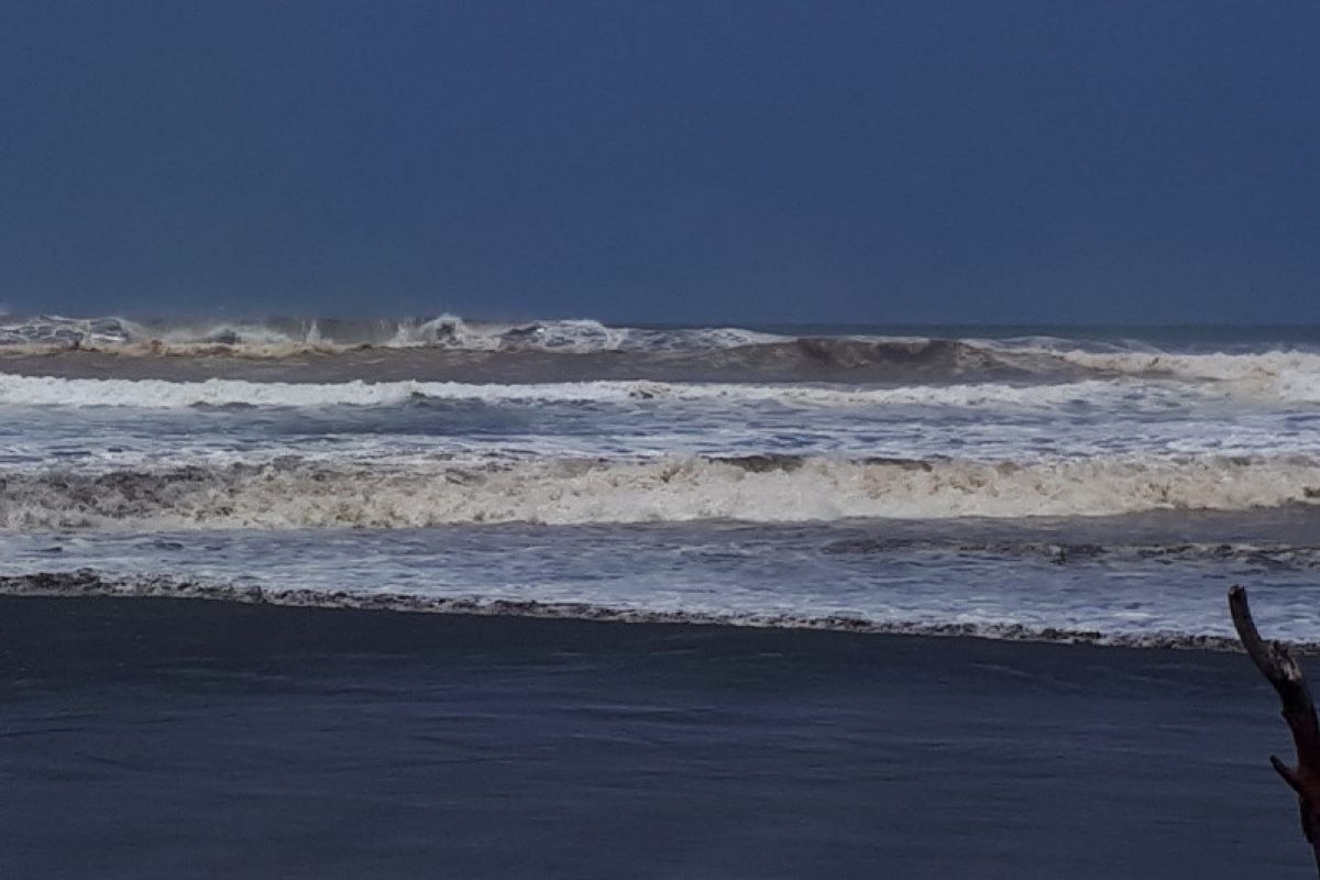 BMKG: Gelombang tinggi masih berpotensi di laut selatan Jabar-DIY